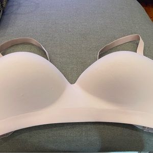 Soma Bra, Enbliss wireless ,  38 DD, excellent condition barely worn, light pink
